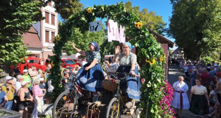 Heimat- und Trachtenfest Burg